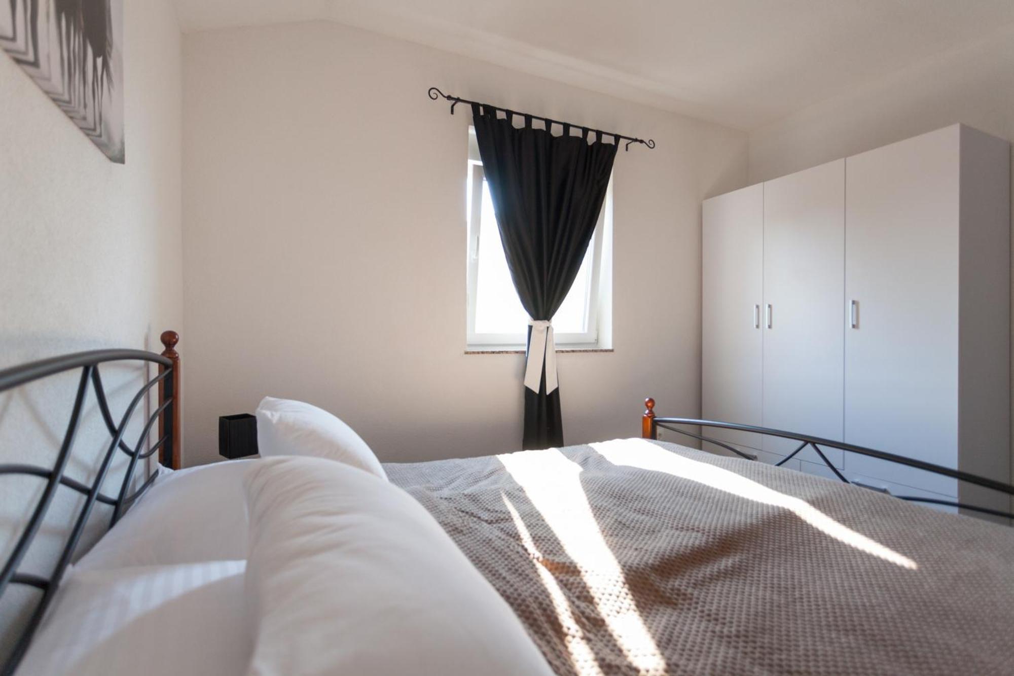 Luxury Villa Allen With Pool Klimno Room photo